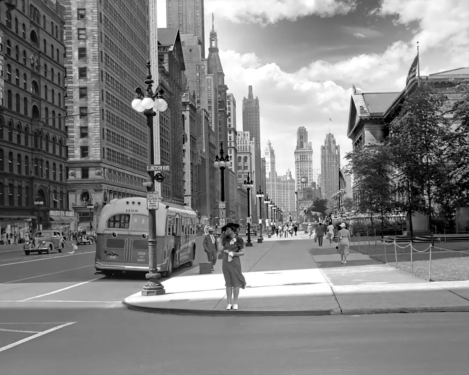 1941 CHICAGO STREET SCENE PHOTO  (224-N)