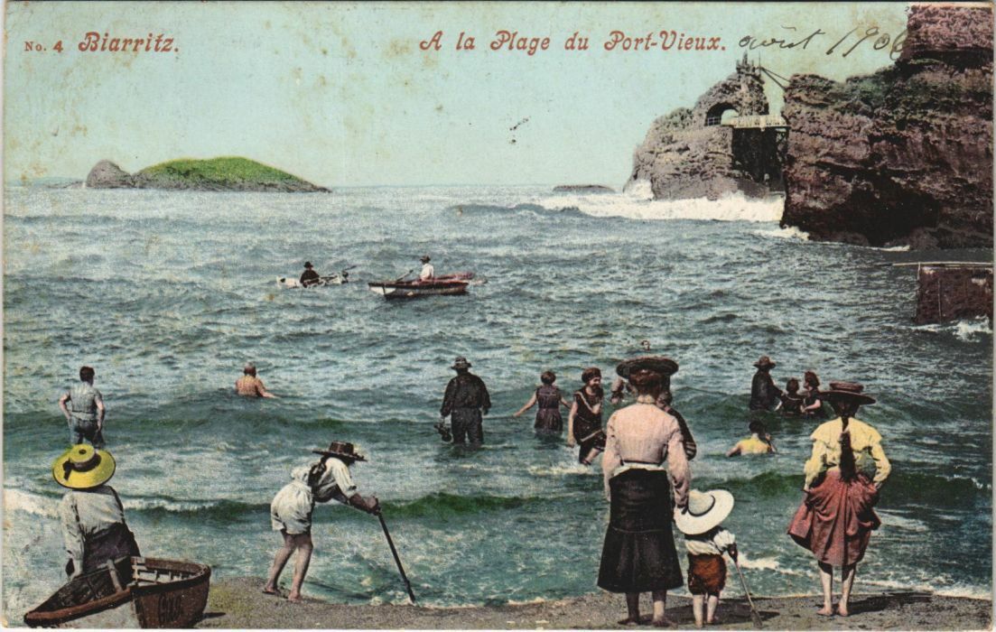 CPA AK Biarritz A la Plage du Port-Vieux FRANCE (1131533)