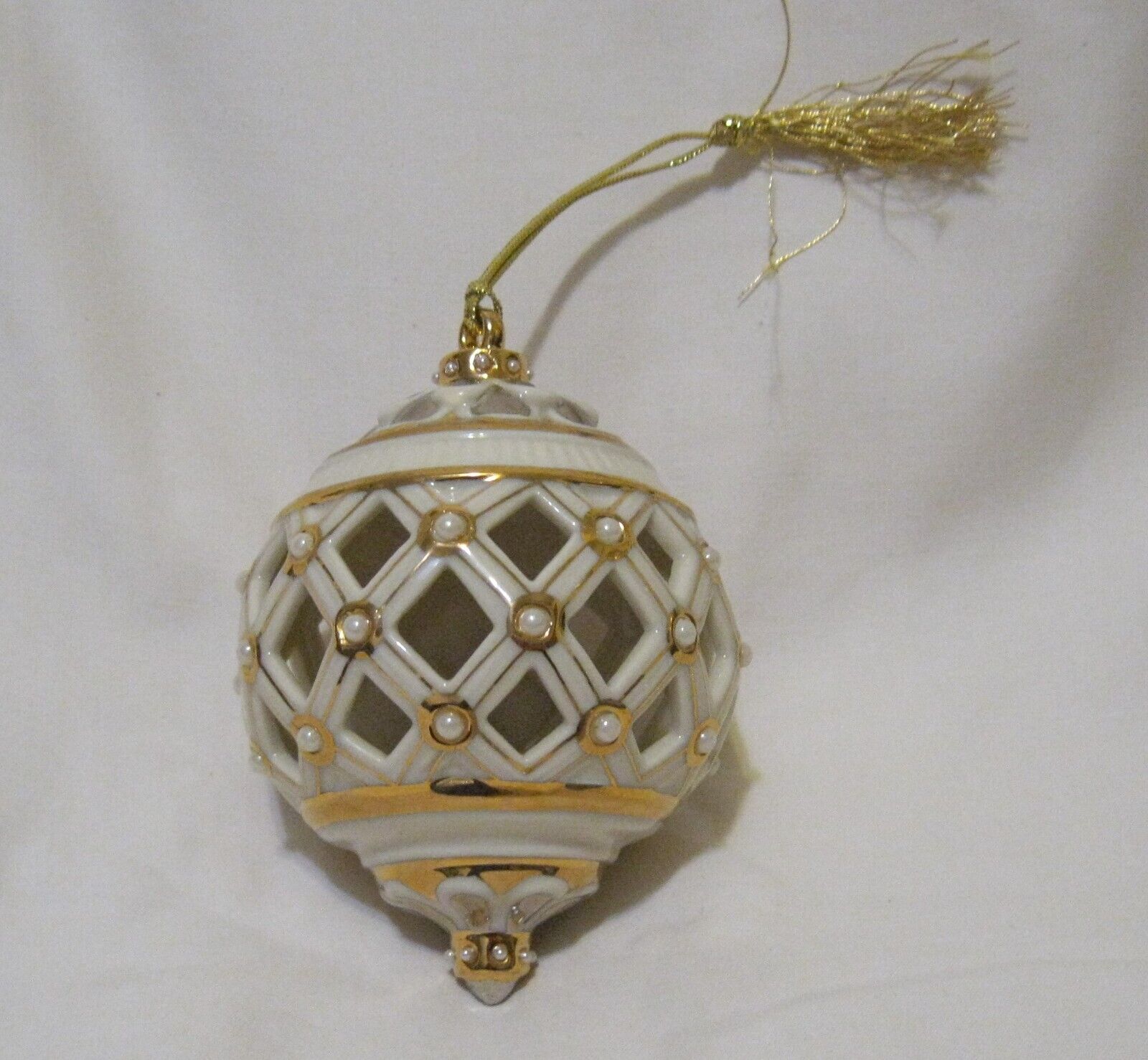 Lenox Pierced Porcelain Florentine & Pearl Ball Christmas Tree Ornament 4in