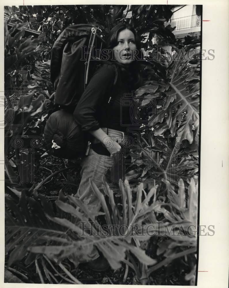 1976 Press Photo Nancy Landau, dressed for Backpacking - hps08585