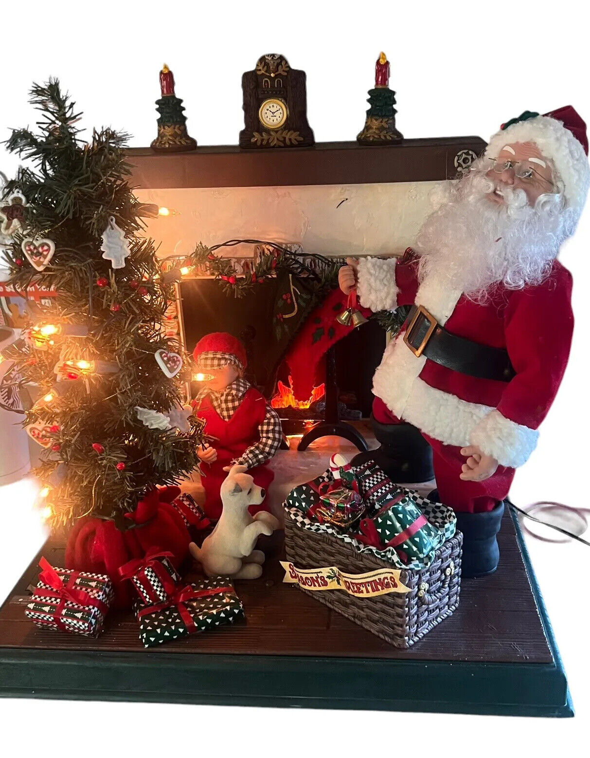 1996 Smile Santa Animated Musical Christmas Tree Fireplace Stockings Boy Scene
