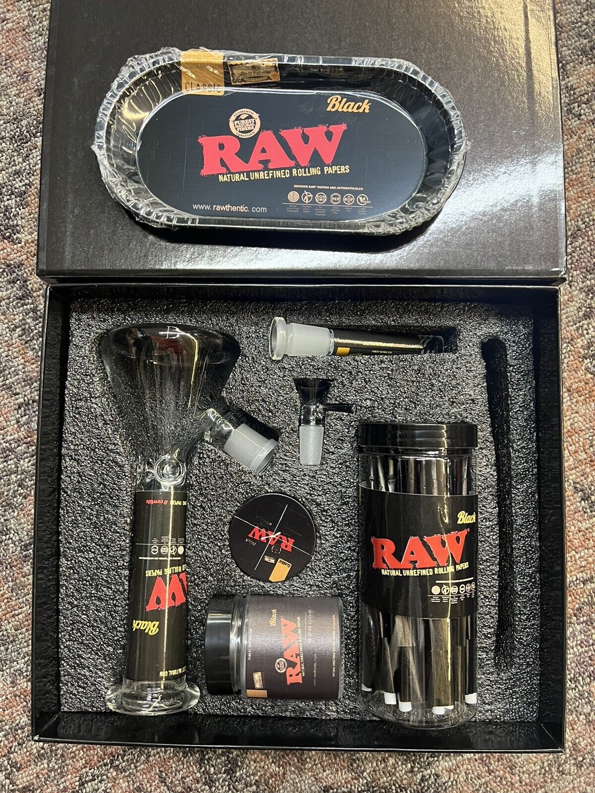 Raw Large Glass Bubbler Bong Gift Set With grinder, jar, tray, Raw Cones. New