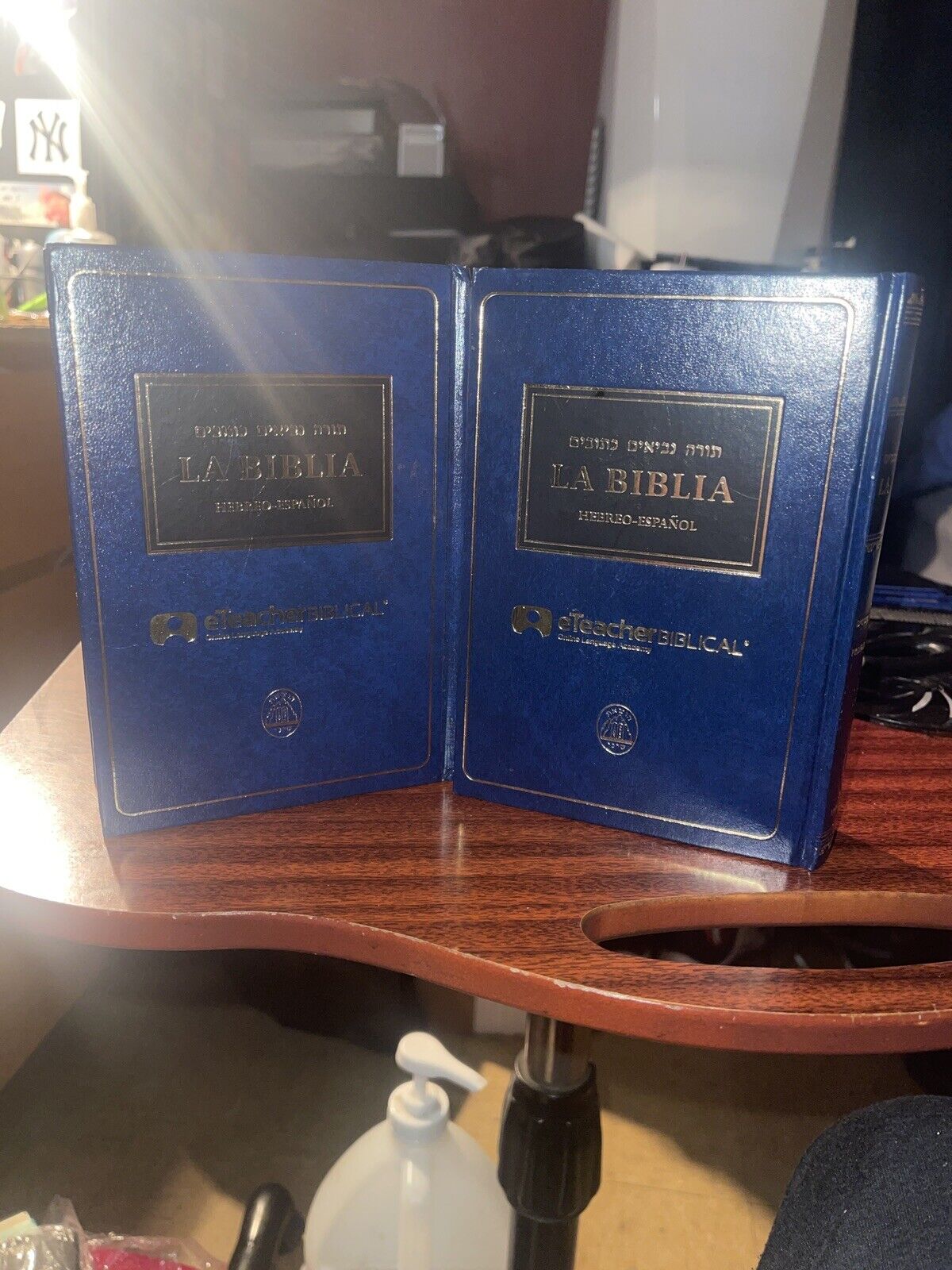 La Biblia – Tanaj en dos tomos: Edición Bilingüe Hebreo-Español.