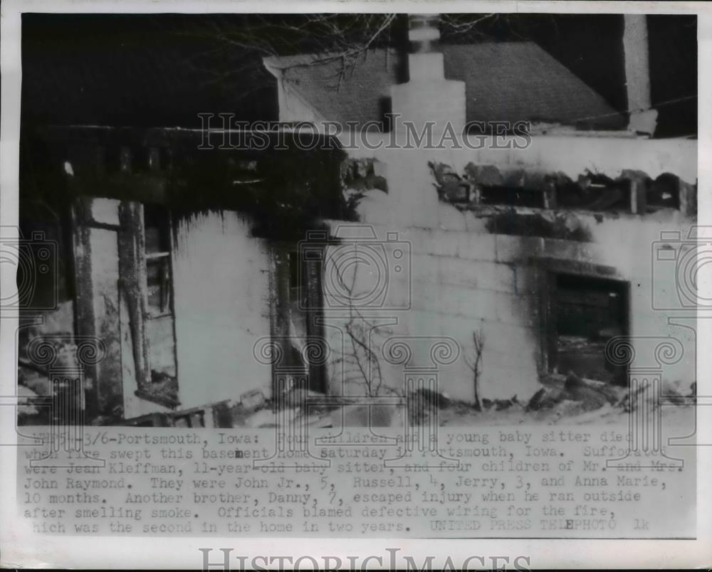 1955 Press Photo Portsmouth Iowa Four children and young babysitter die in fire.