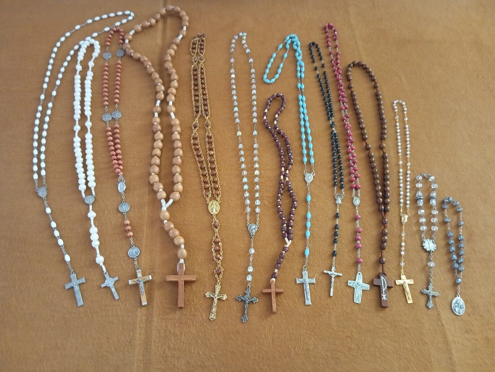 Vintage Religious Catholic Rosary Bead Lot Glass Wood Plastic 13 Pieces.