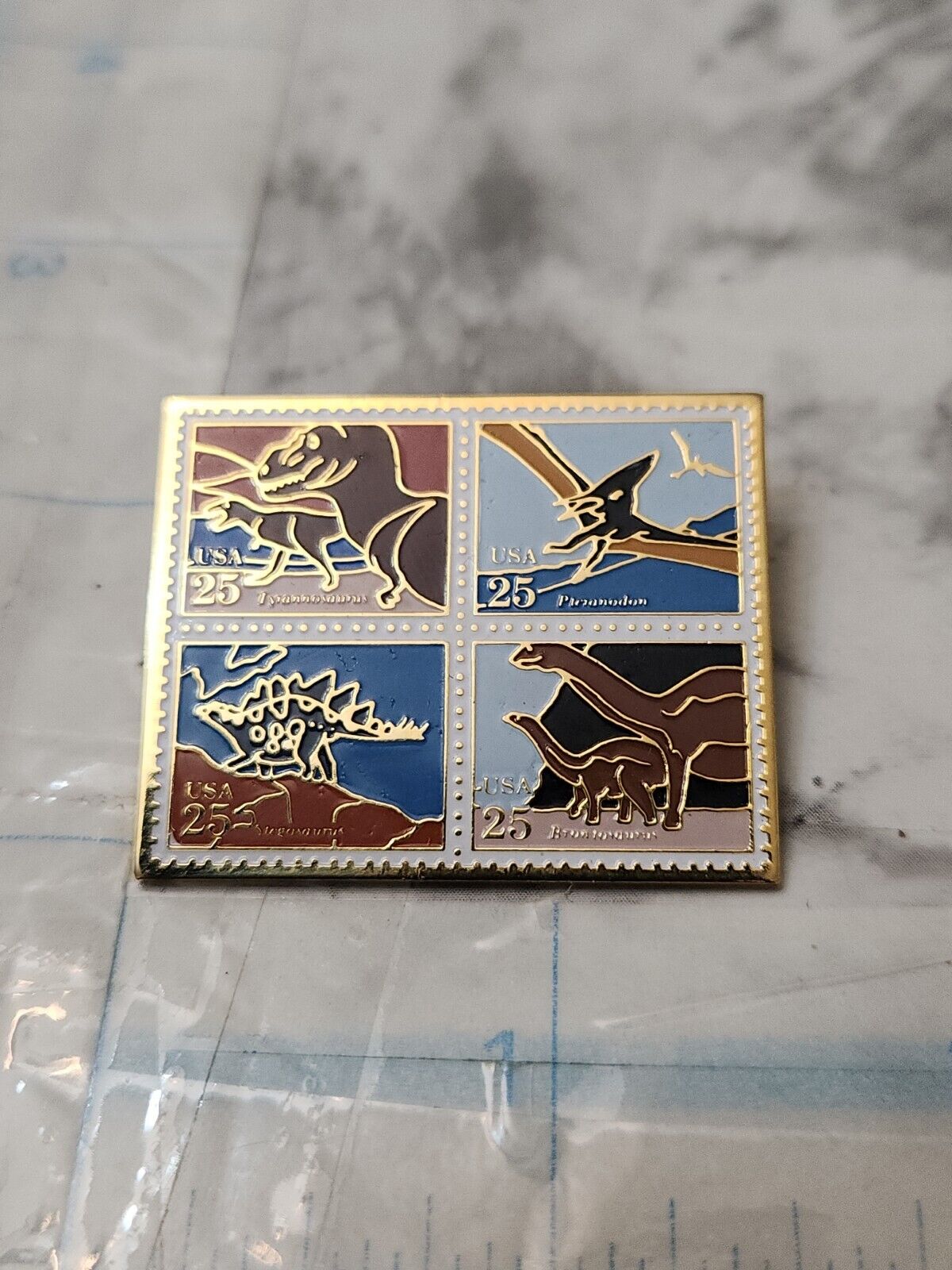 USA 1989 25 Cent Replical Postal Service Dinosaur Postage Stamp Lapel Pin