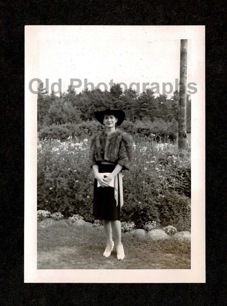 FANCY YOUNG LADY WOMAN FUR JACKET SKIRT HEELS HAT OLD/VINTAGE PHOTO SNAPSHOT- G