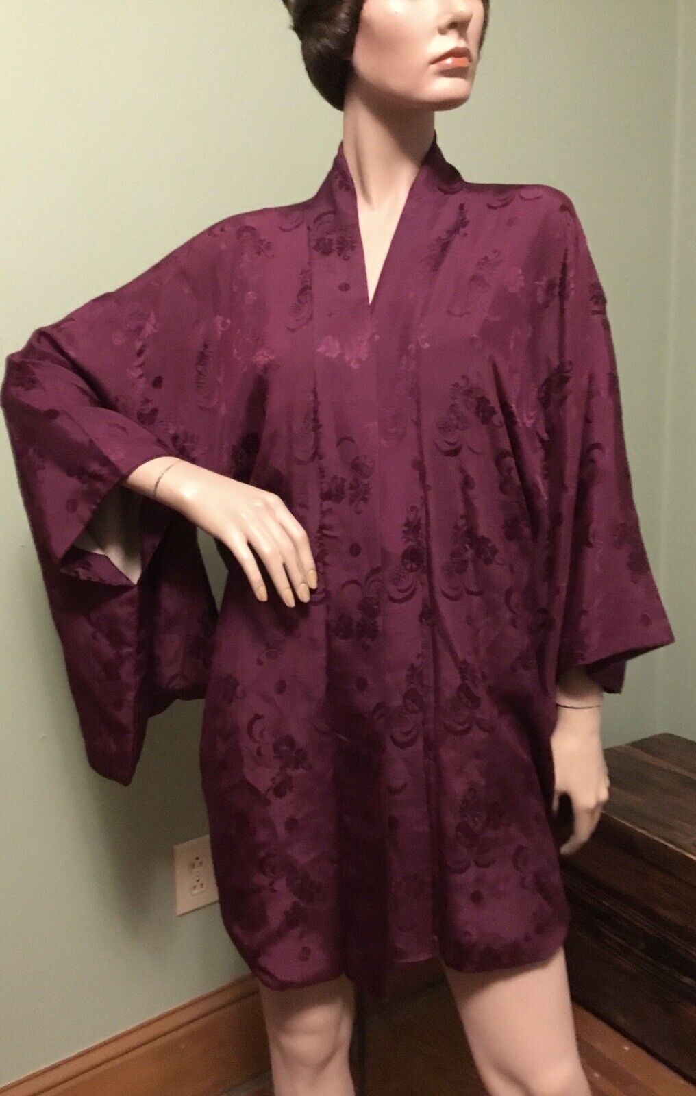 Vintage Japanese Purple Silk w/Embossed leaves ￼￼Kimono HAORI  Robe/Jacket