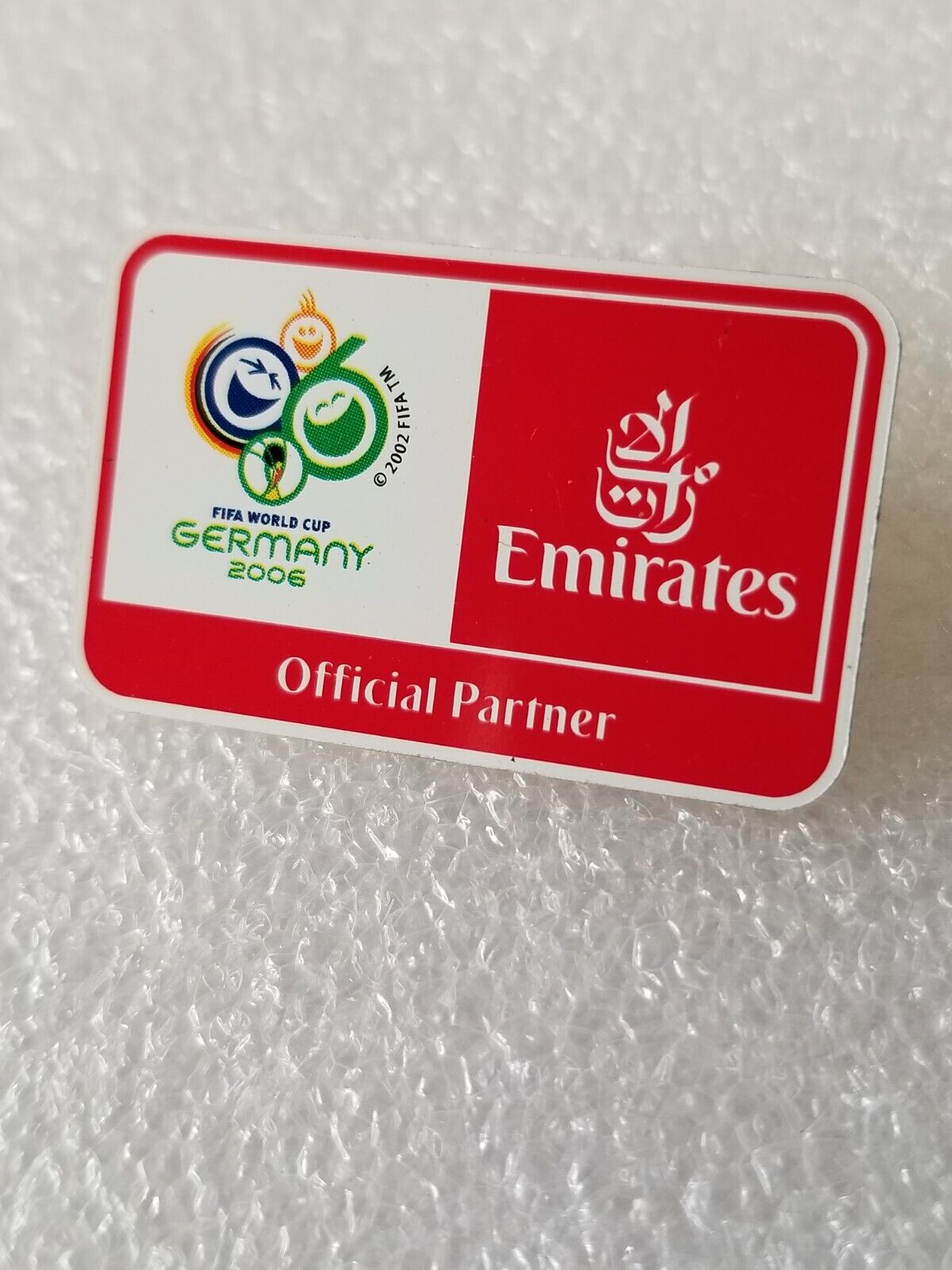 EMIRATES AIRLINES - OFFICIAL PARTNER  - FIFA WORLD CUP GERMANY 2006 PIN .