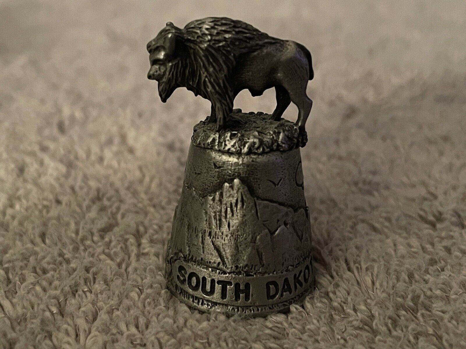 Vintage Buffalo Thimble South Dakota Pewter Bison Detailed Figural Animal