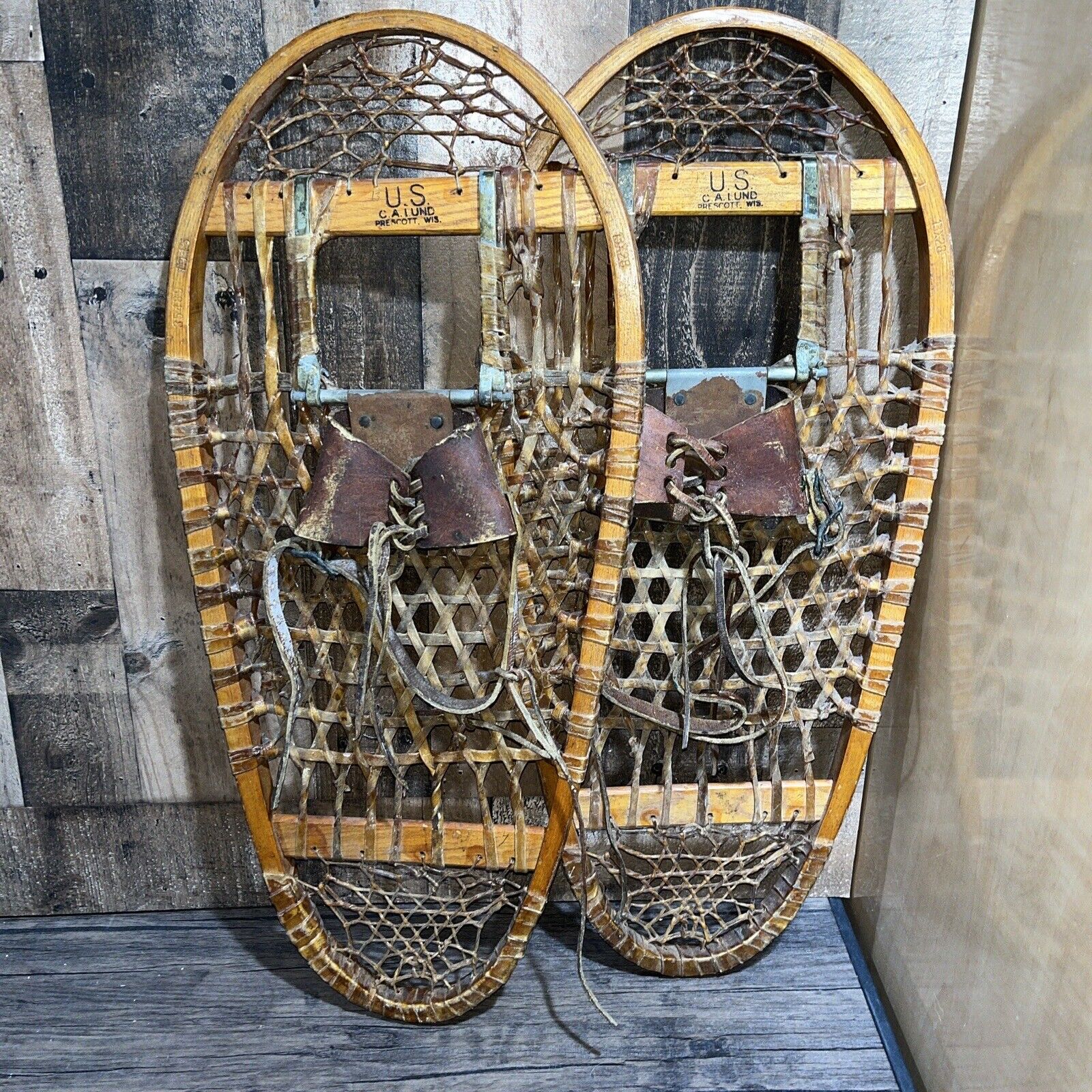 Vintage 1948 C.A. LUND US HASTINGS, MINN SnowShoes 13x28 w/Foot Straps