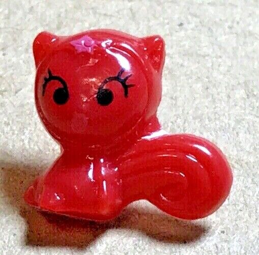 Adorable Red CAT KITTEN Realistic Plastic Button w Handpainted Detail  5/8”
