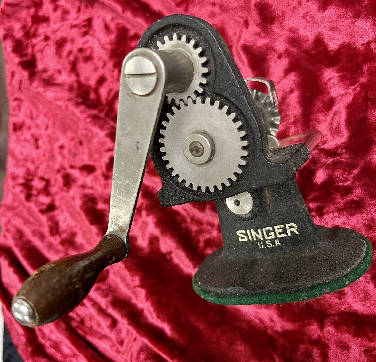 Vintage Singer USA Hand Crank Pinker Pinking Machine Cast Iron Hem Cutter Sewing