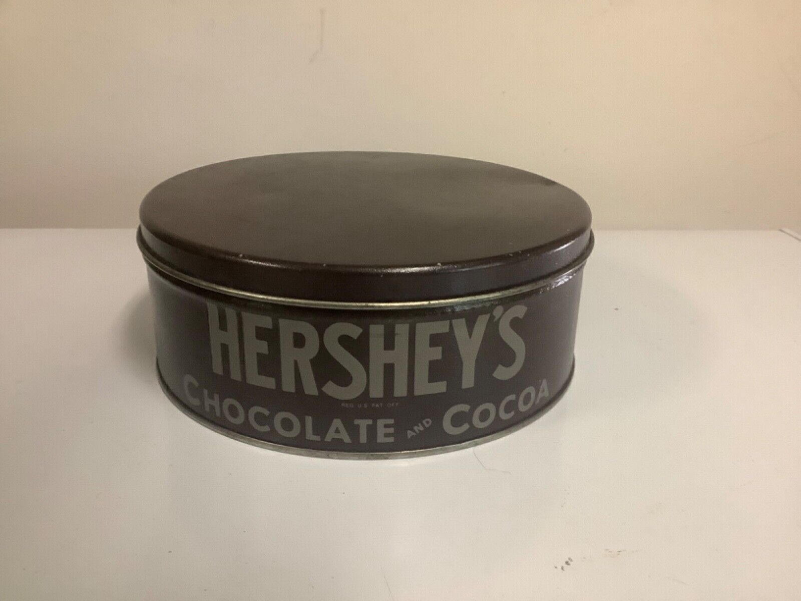 ANTIQUE VINTAGE COUNTRY STORE HERSHEY'S CHOCOLATE & COCOA TIN
