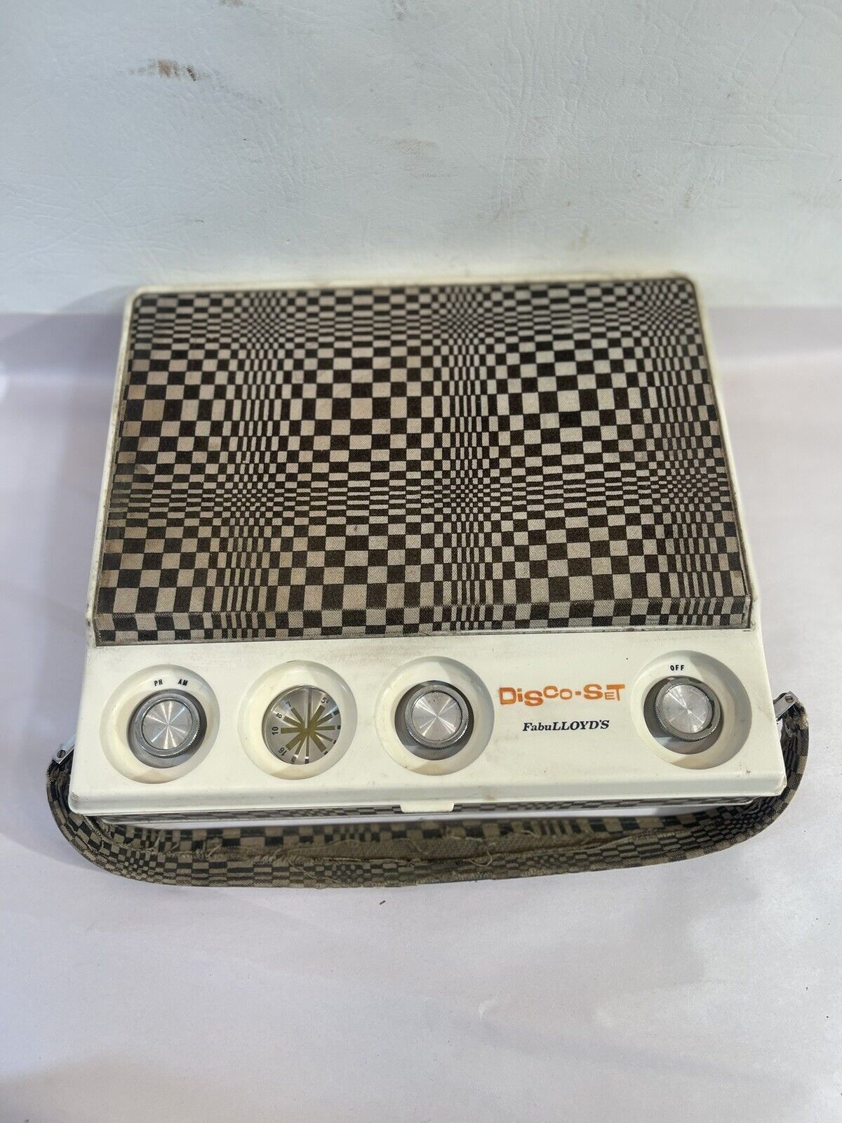Vintage 1960s portable radio/phonograph