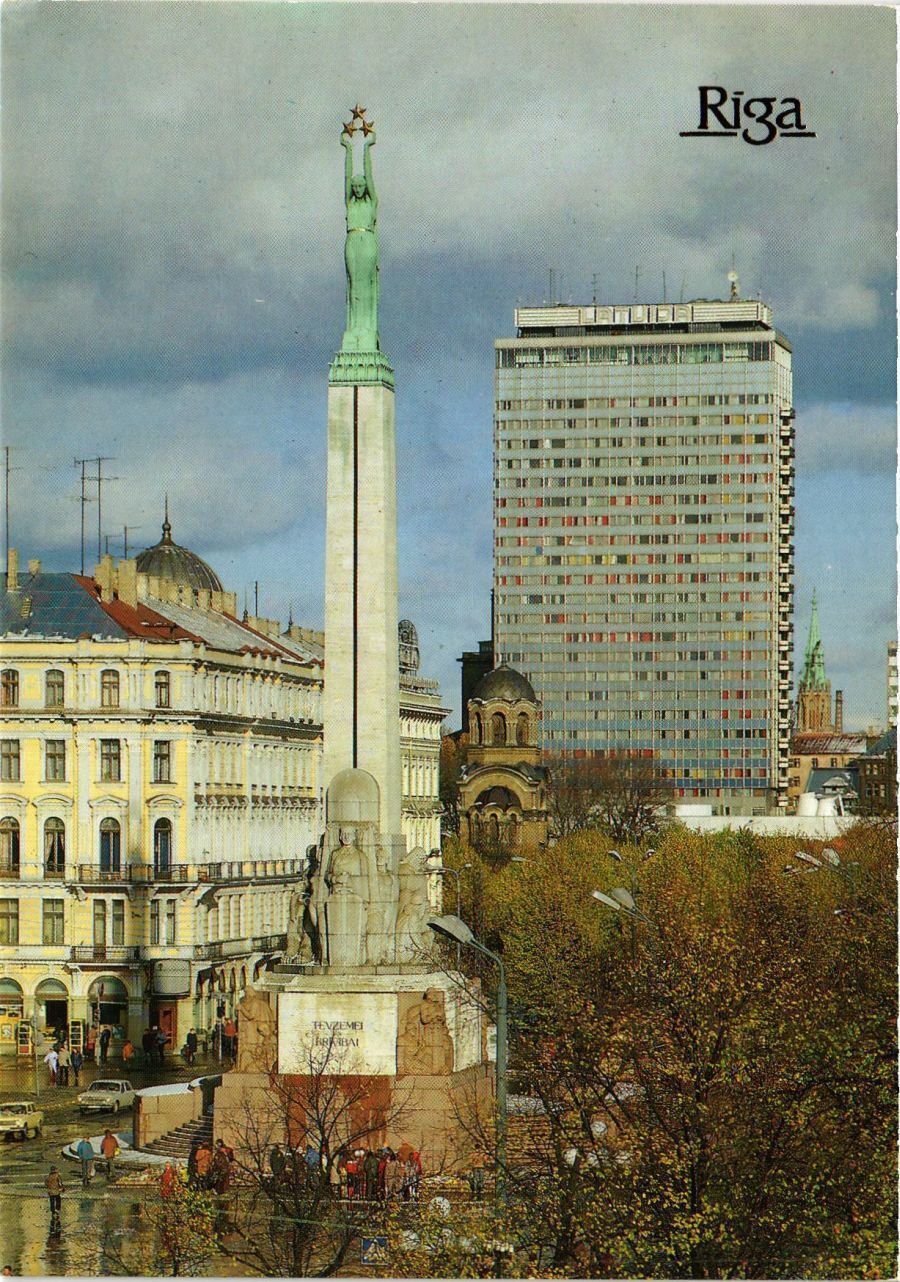 CPM AK RIGA Monument to Liberty. Sculptor K.Zale Hotel Latvija LATVIA (372098)