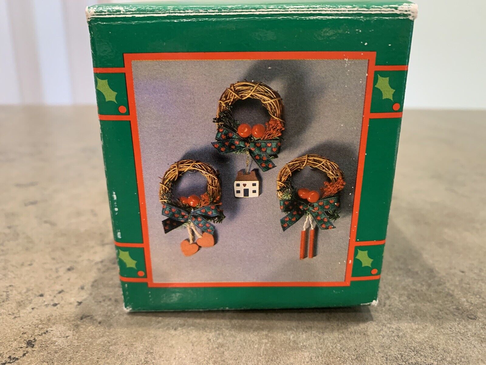 1991 House of Lloyd Christmas Around the World Country Christmas Wreath Magnets
