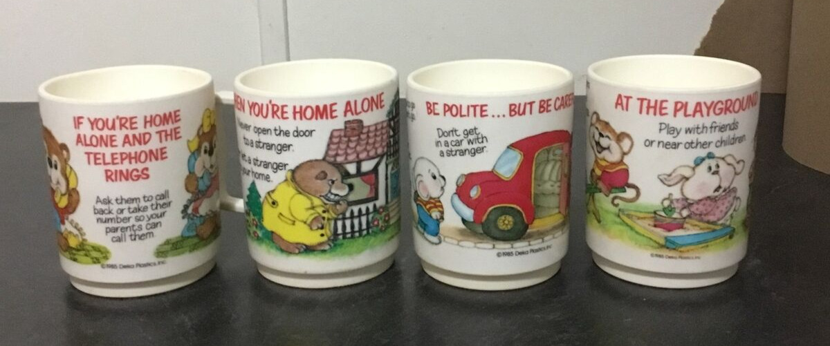 Set Of 4 Vintage 1985 Deka Child Safety Plastic Cups Great Condition Playground 