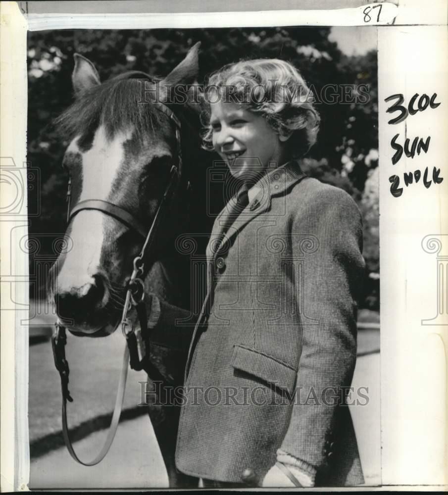 1959 Press Photo Princess Anne with her pony at Berkshire home in Windsor