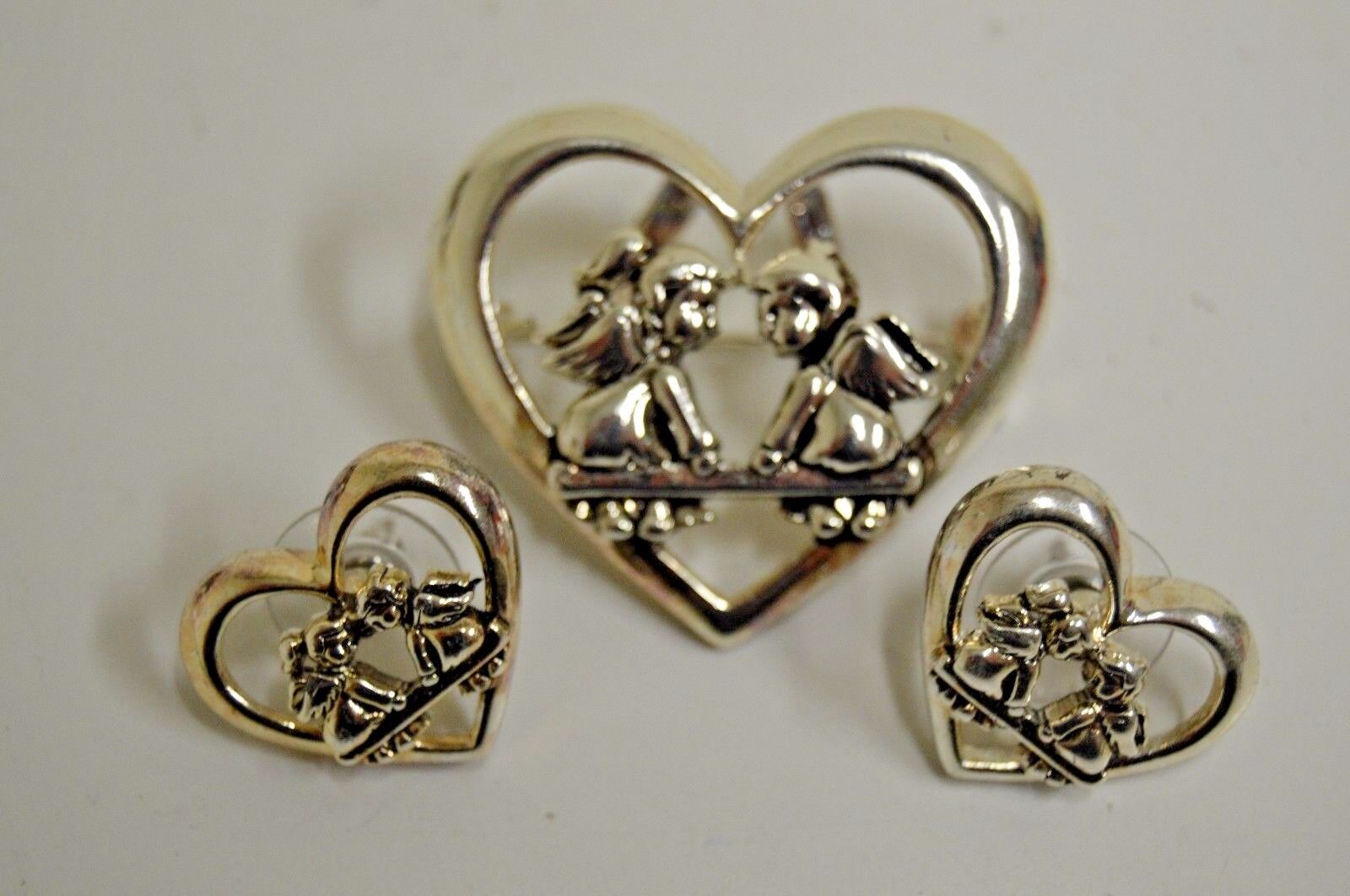 Nice Minty ANGELS Heart Shaped Silver Tone Religious Brooch Pin & Earrings Set