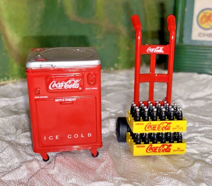 Old Fashion-Coca Cola Cooler-By-Ertl-1:24 Scale-Diecast-Danbury Mint-1996