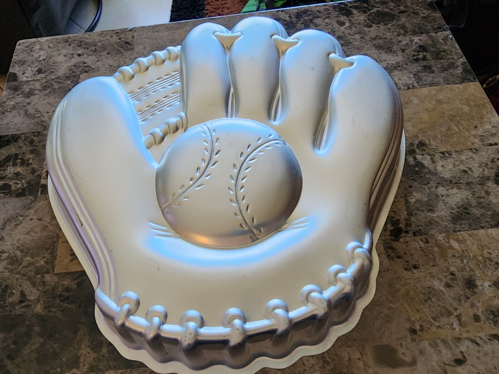 Vintage 1989 Baseball Glove Wilton Cake Pan
