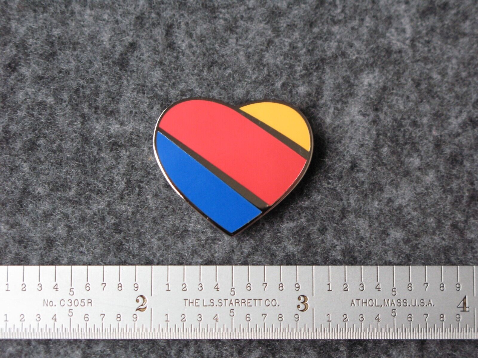 SOUTHWEST AIRLINES TRI COLOR HEART LOGO PIN.