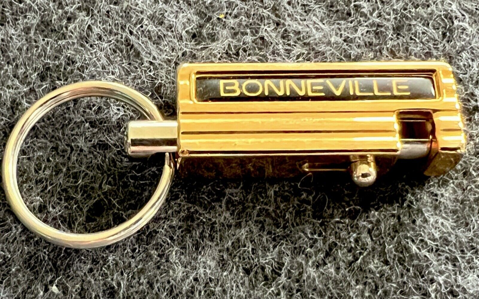 Vintage 1980s Pontiac Bonneville SSE Key GM NEW CAR ISSUED Keychain Gold & RAD