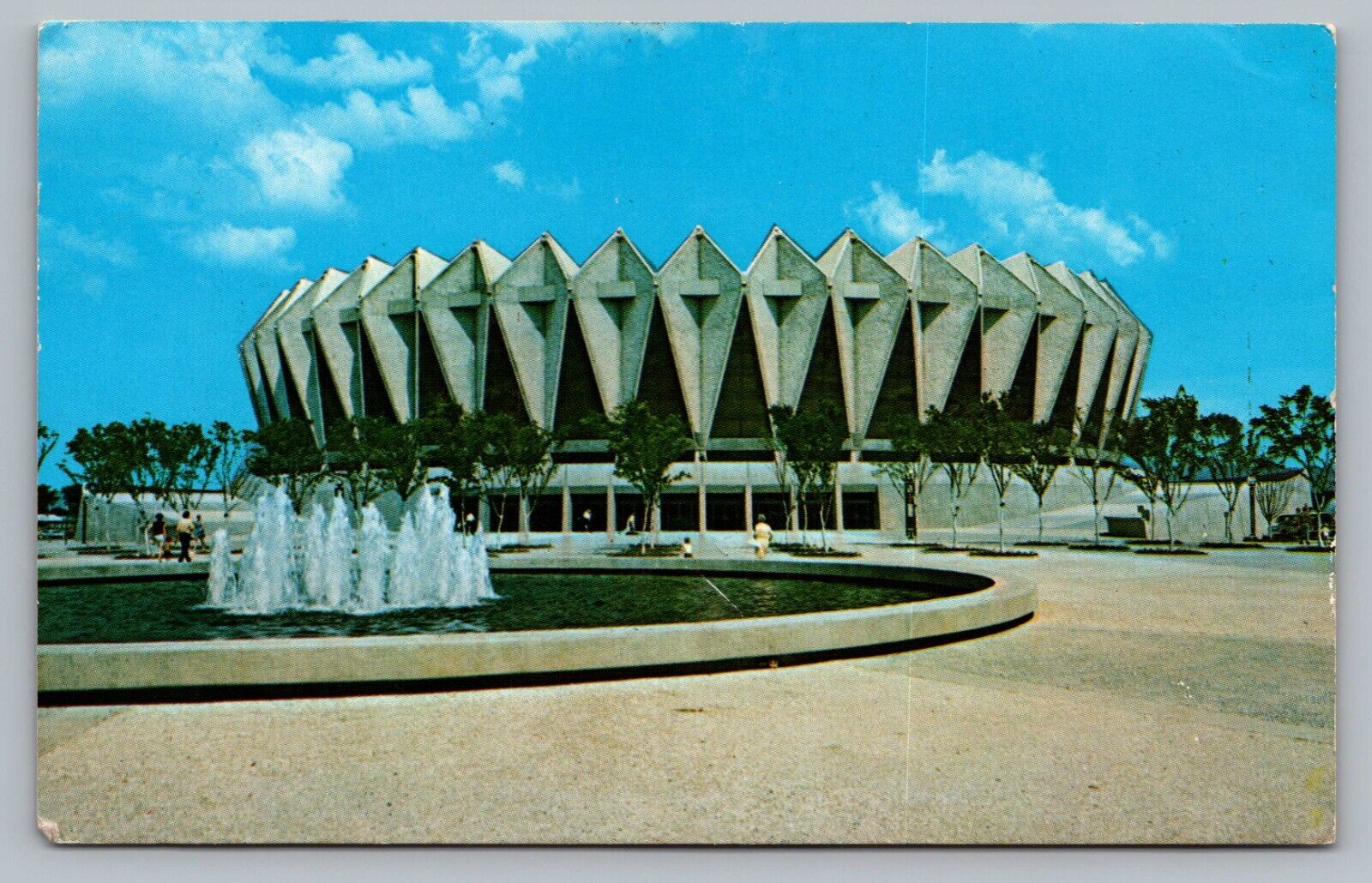 Hampton VA Hampton Roads Coliseum Water Fountain Virginia Postcard F5