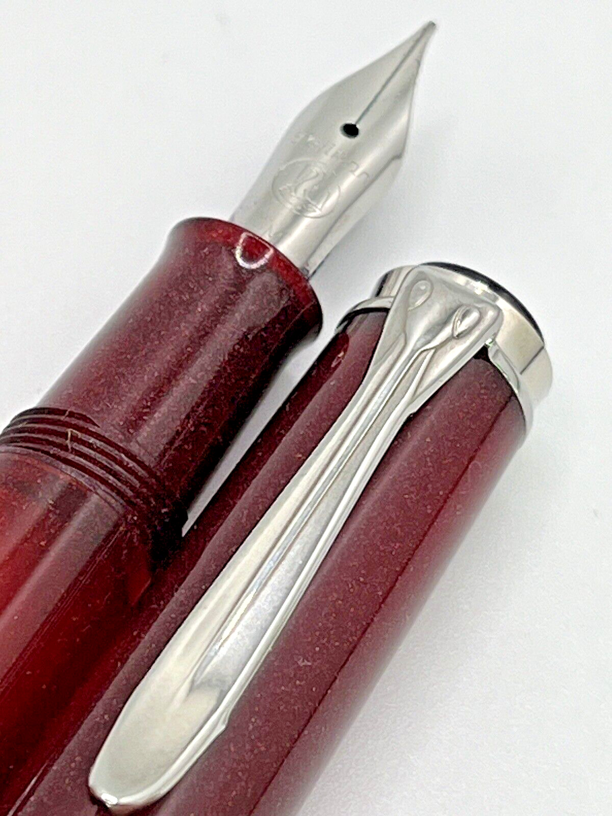 Pelikan Fountain Pen M Medium Nib Star Ruby Classic M205 - No box