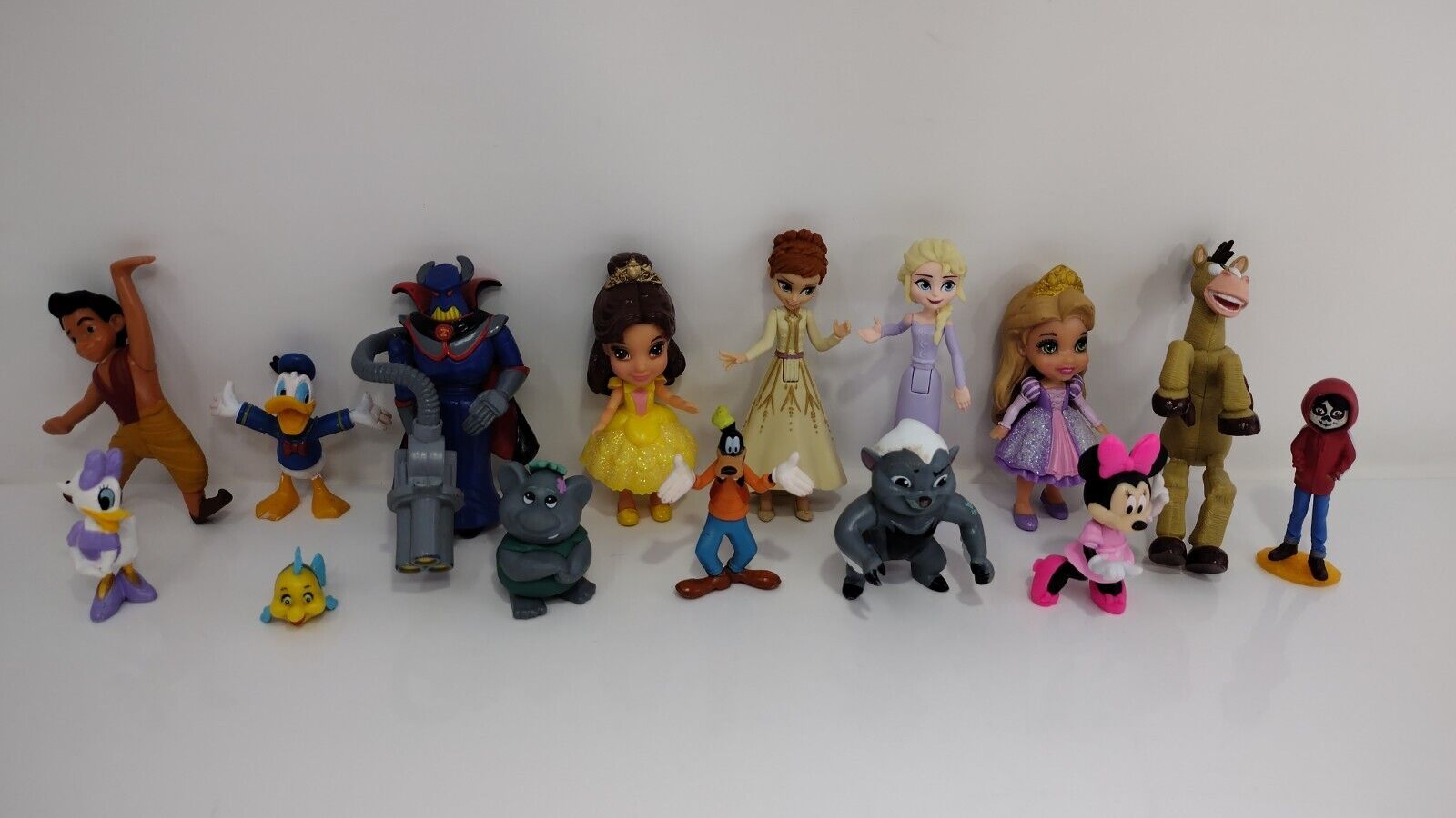Disney Mini Figures Mixed Lot of 15 - Anna Elsa Minnie Donald Daisy Goofy Zurg