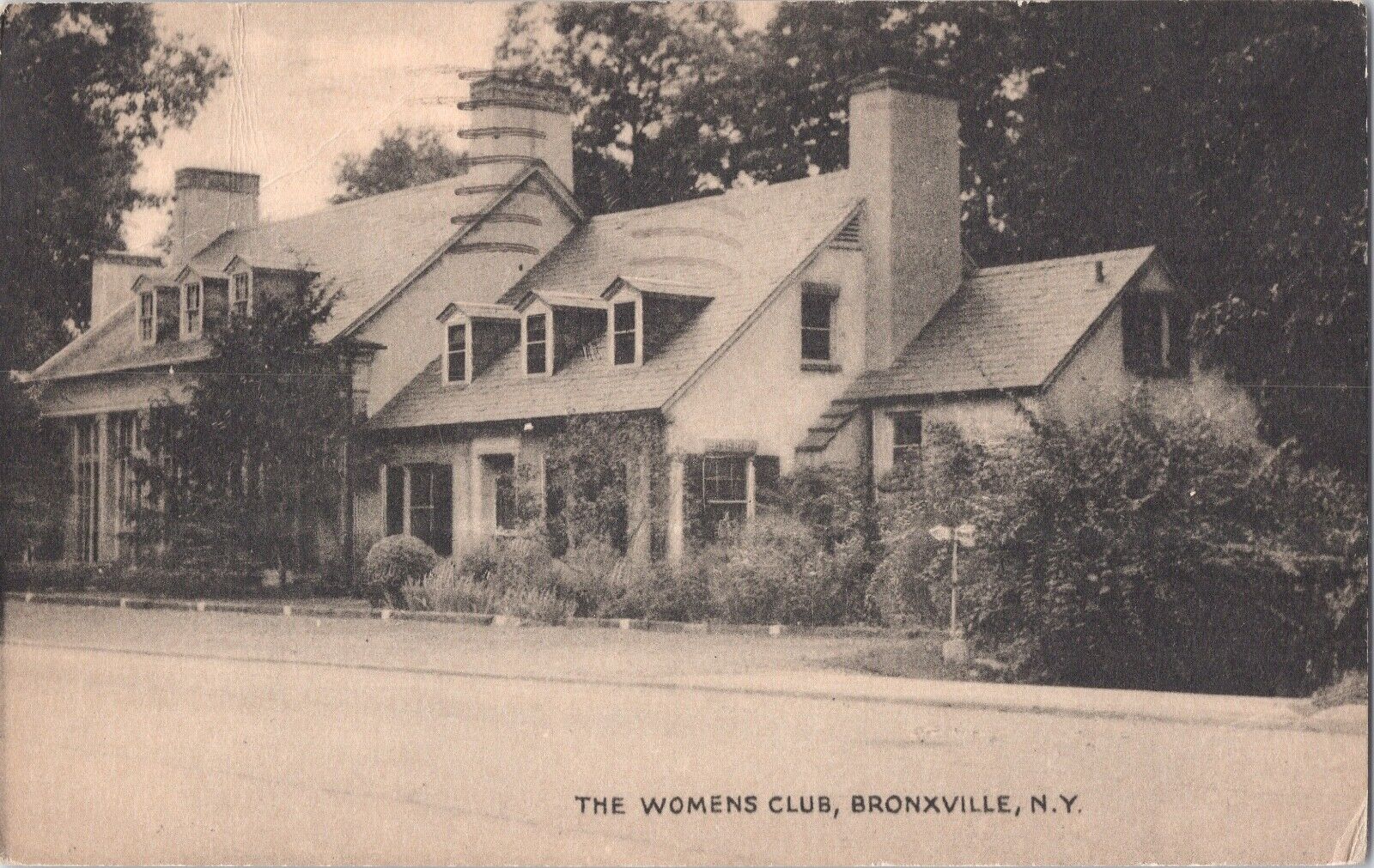 Postcard Women's Club Bronxville NY *3