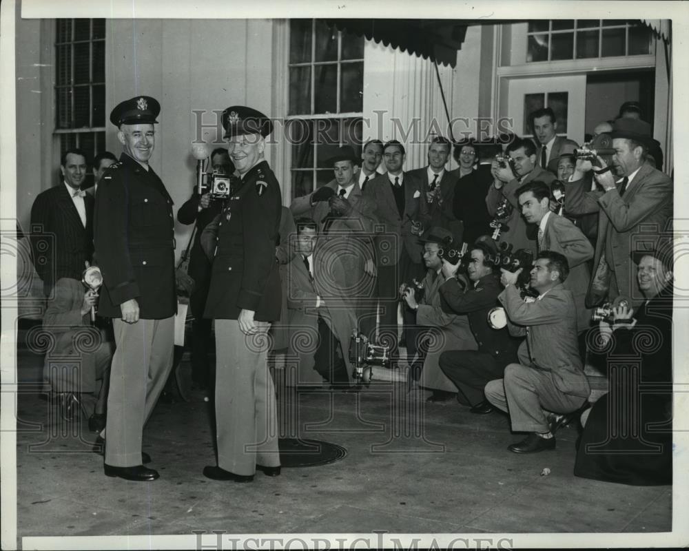 1951 Press Photo Gen Dwight Eisenhower & Gen Omar Bradley at the White House