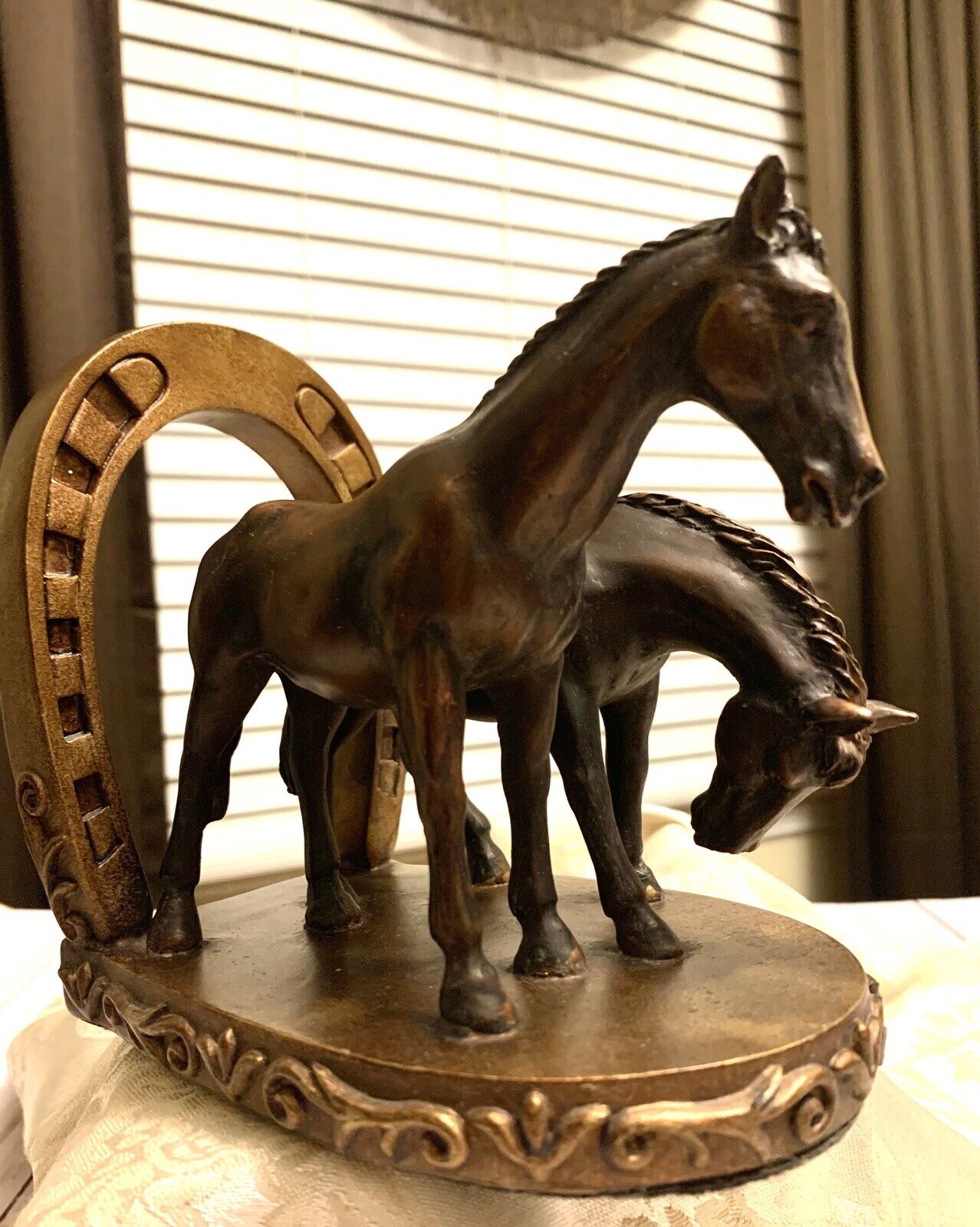 Beautiful Horse Shoe Horses Sculpture Figures Animals Resin