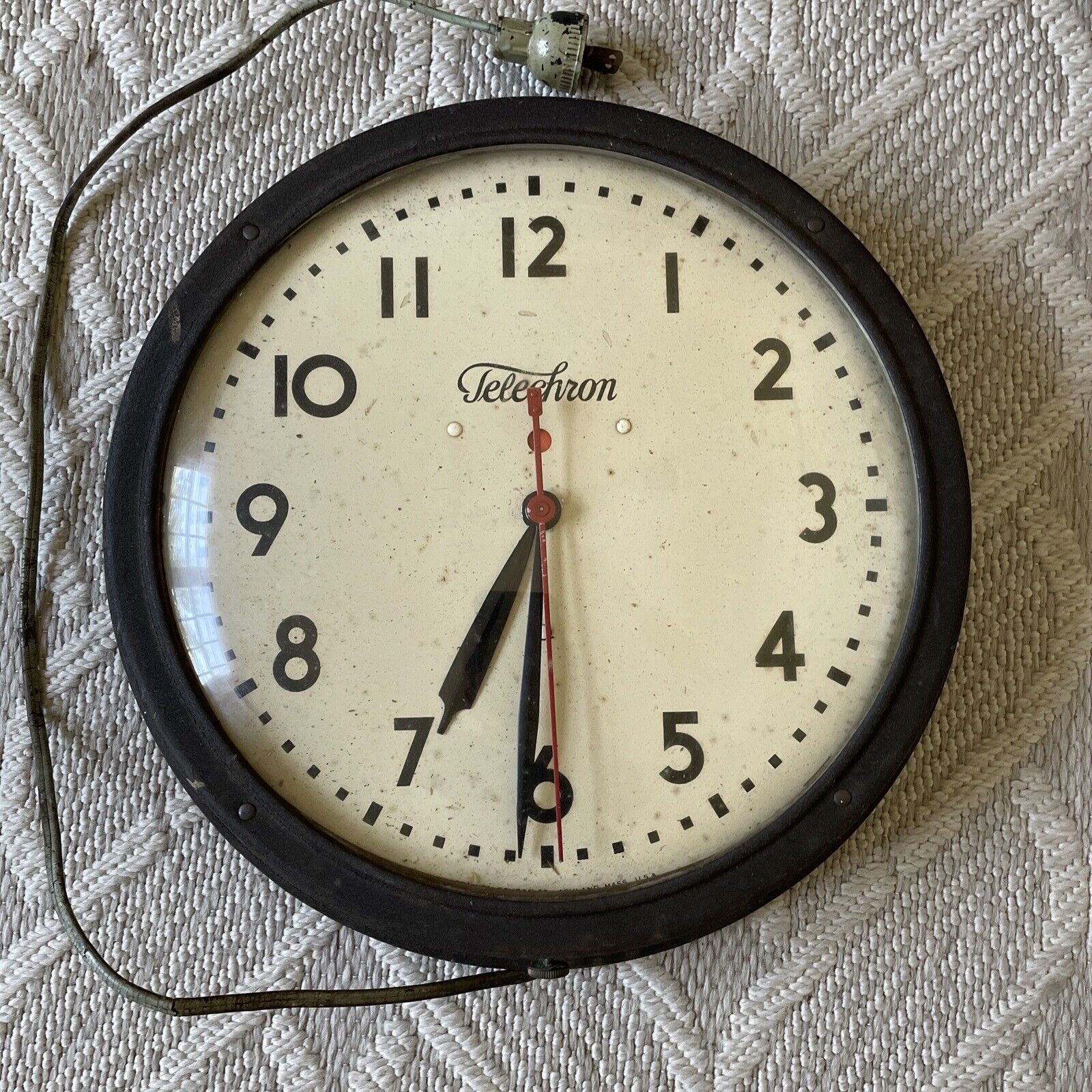 vintage telechron electric wall clock - See Description
