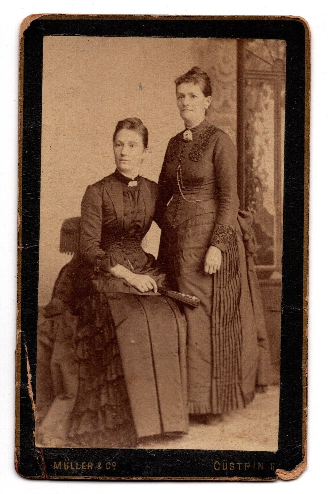 ANTIQUE CDV CIRCA 1880s J. MULLER TWO LADIES IN DRESSES KONIGSBERG NORWAY
