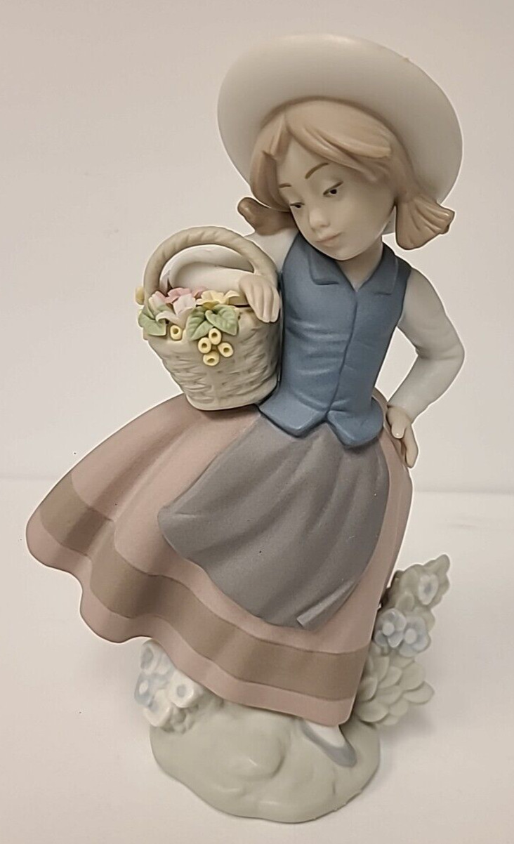 Lladro Sweet Scent Girl Porcelain Figurine Girl w/ Basket of Flowers  #5221