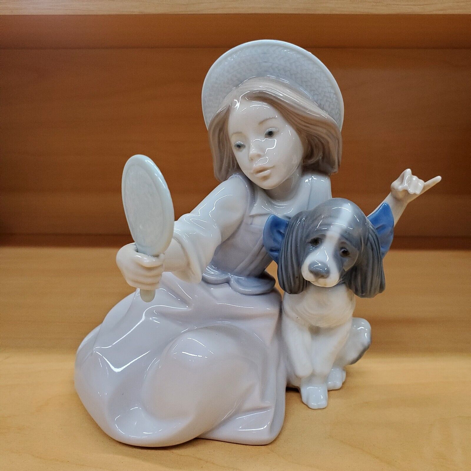 LLADRO PORCELAIN FIGURINE #5468 WHO'S THE FAIREST GIRL MIRROR DOG Glossy