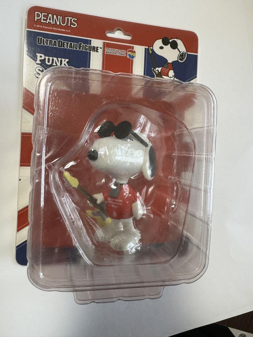 UDF Ultra Detail Figure Snoopy Punk Peanuts