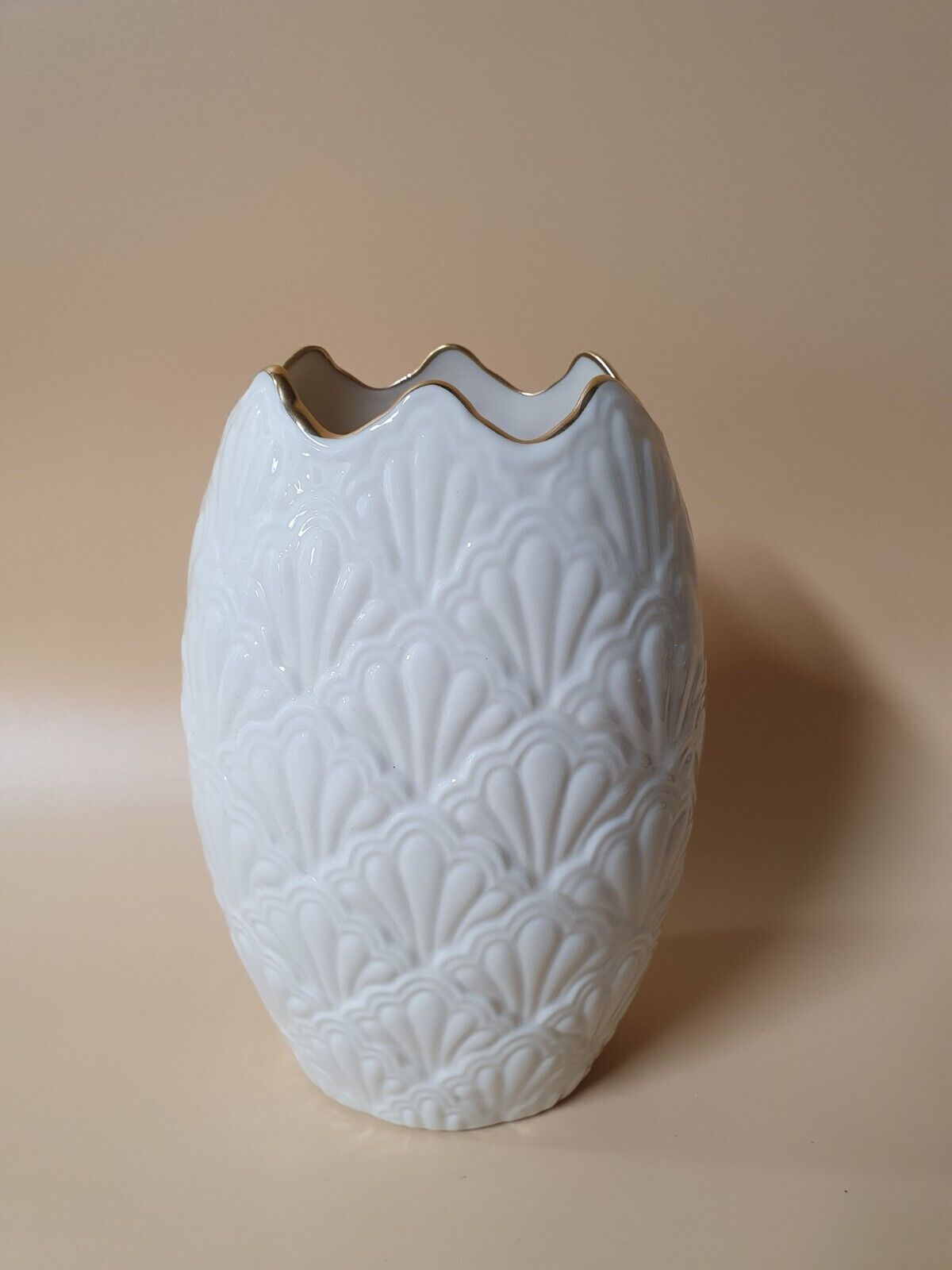 Lenox Scalloped Jacquard Ivory Vase with Gold Trim