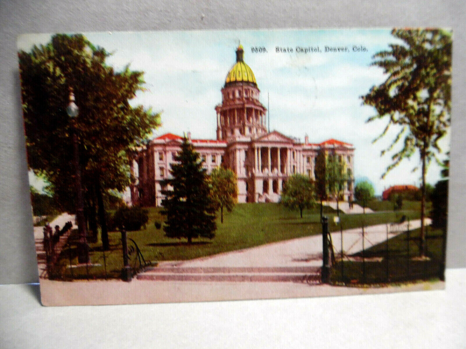 PC 6066 - POSTCARD VIEW OF THE STATE CAPITOL IN DENVER, COLORADO