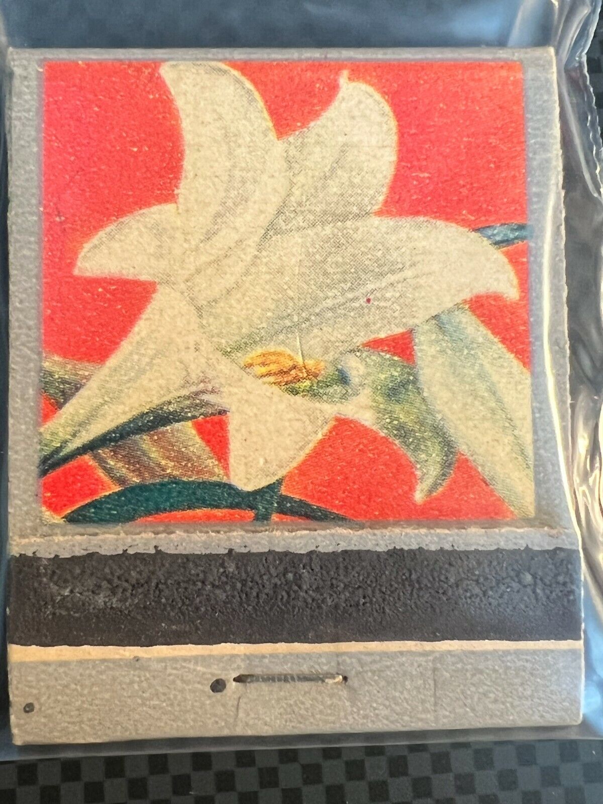 VINTAGE MATCHBOOK - HUNT\'S HEAVENLY PEACHES - EASTER LILY - UNSTRUCK