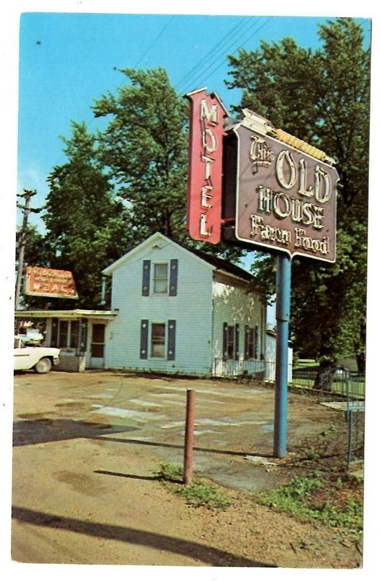 Postcard This Old House Farm Brand Motel Mechanicsville Iowa Hwys 30 & 150