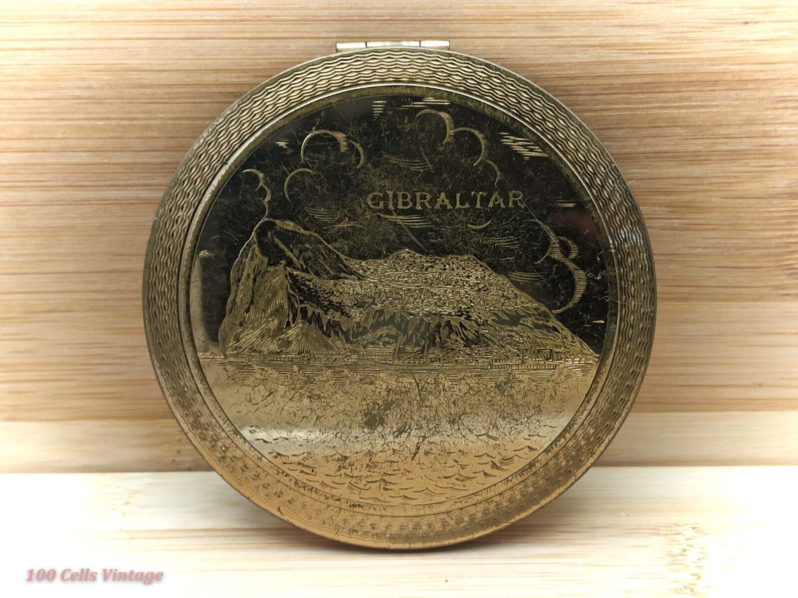 Gibraltar Souvenir-Vintage Ladies Powder Compact -cte