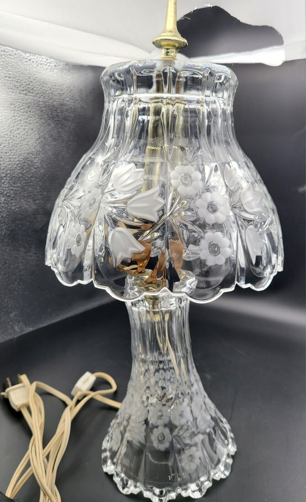 Vtg Cut Leaded  Glass Tulip Boudoir Bed Side Night Light Table Romantic Lamp 16”