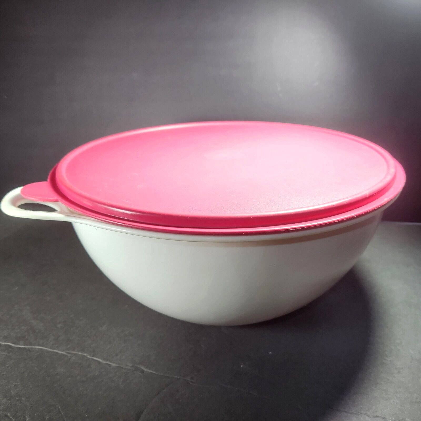 Tupperware Thatsa Bowl with Pink Seal 32 Cup Capacity Large Mixing Bowl 25398-3