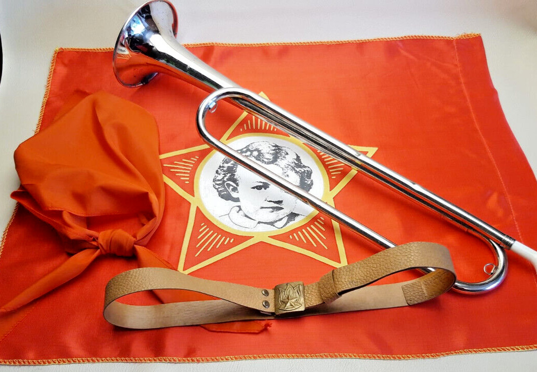 SET BELT, horn,tie of Kid's Lenin Pioneer organization of the USSR 1980s