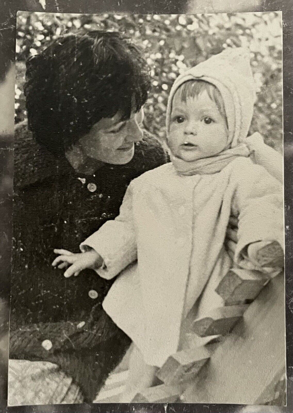 Vintage 1964 Photo Pretty Beautiful Mom With Sweet Little Girl Old Photo Unusual