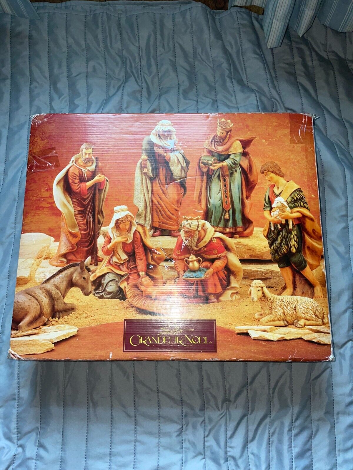 Vintage Grandeur Noel 9 Piece Nativity Set Collectors Edition