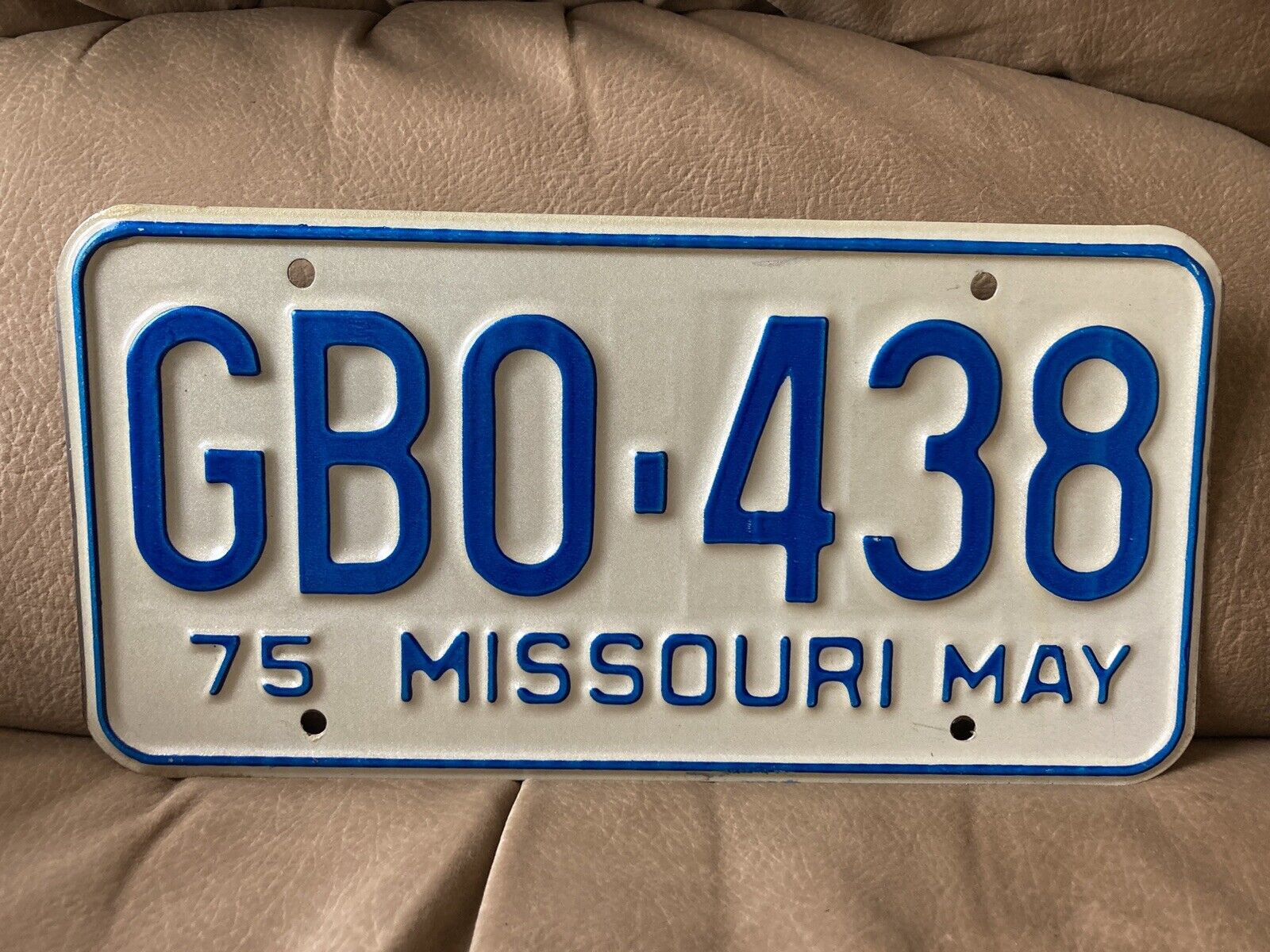 1975 MISSOURI NOS license plate  # GBO 438